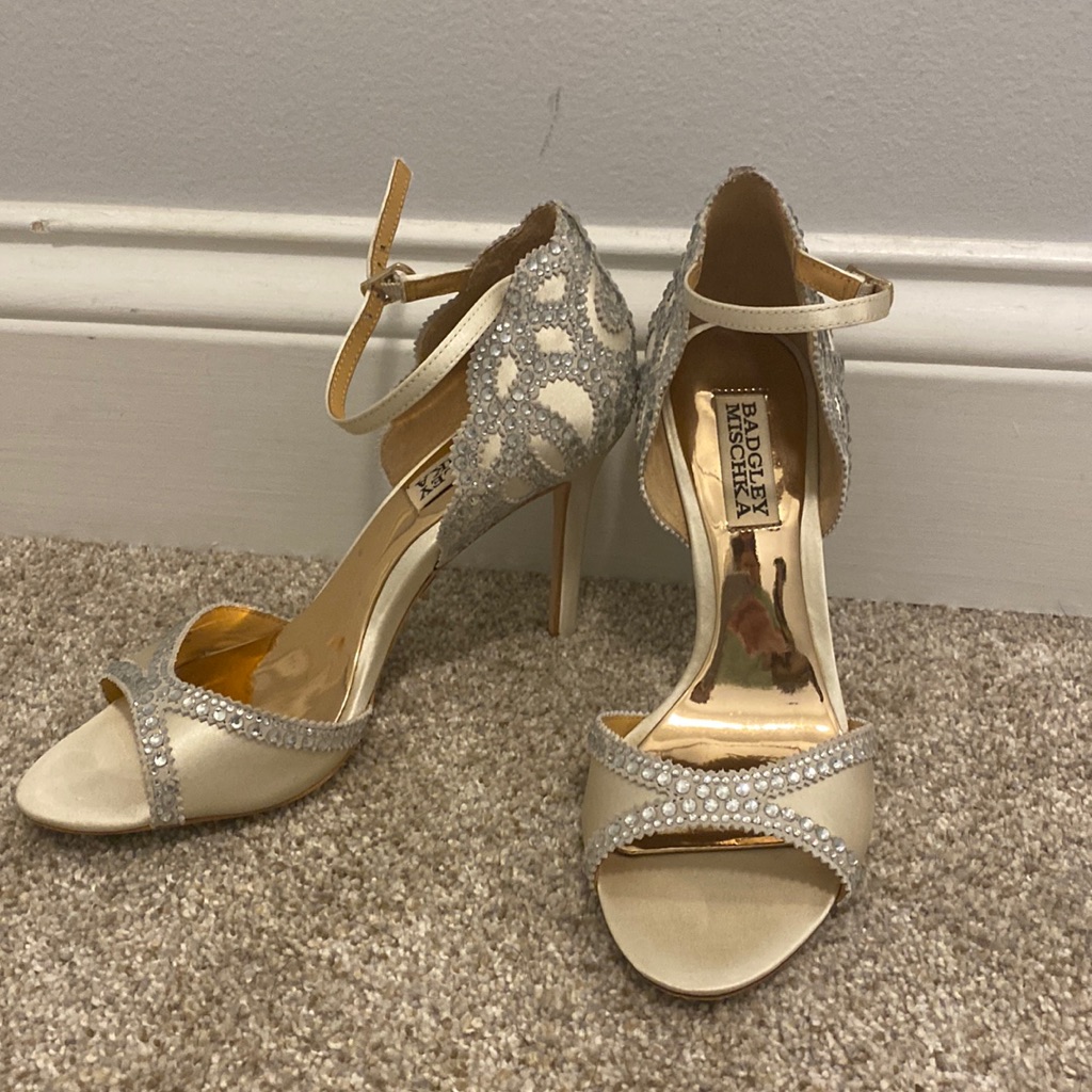 Badgley Mischka Roxy Wedding Shoes. Size 6.5